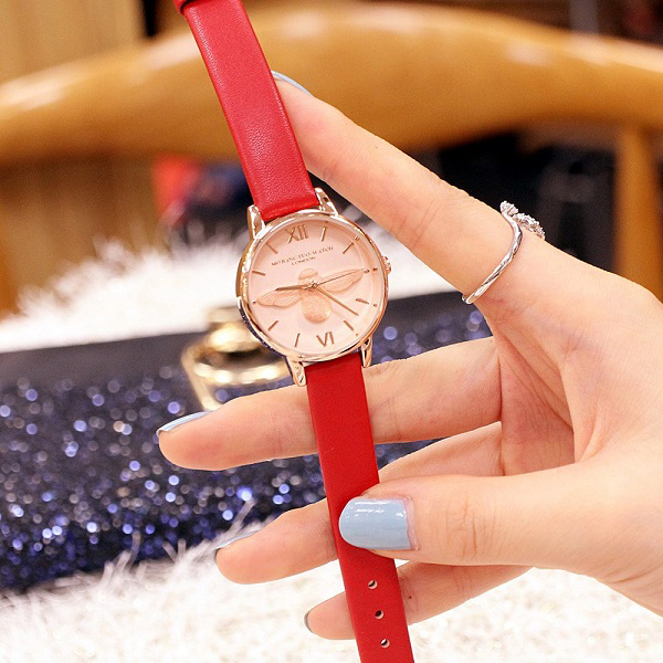 Đồng hồ nữ dây da mặt tròn đỏ hình ong 3D quyến rũ Mobangtou ĐHĐ18901