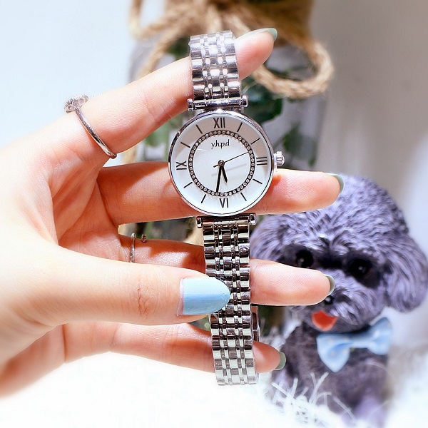 Đồng hồ nữ dây kim loại bạc mặt tròn trắng đính đá sang trọng Yhpd ĐHĐ19602