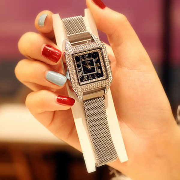 Đồng hồ nữ dây kim loại lưới khóa nam châm mặt vuông đính đá màu bạc sang trọng Gedi ĐHĐ15201