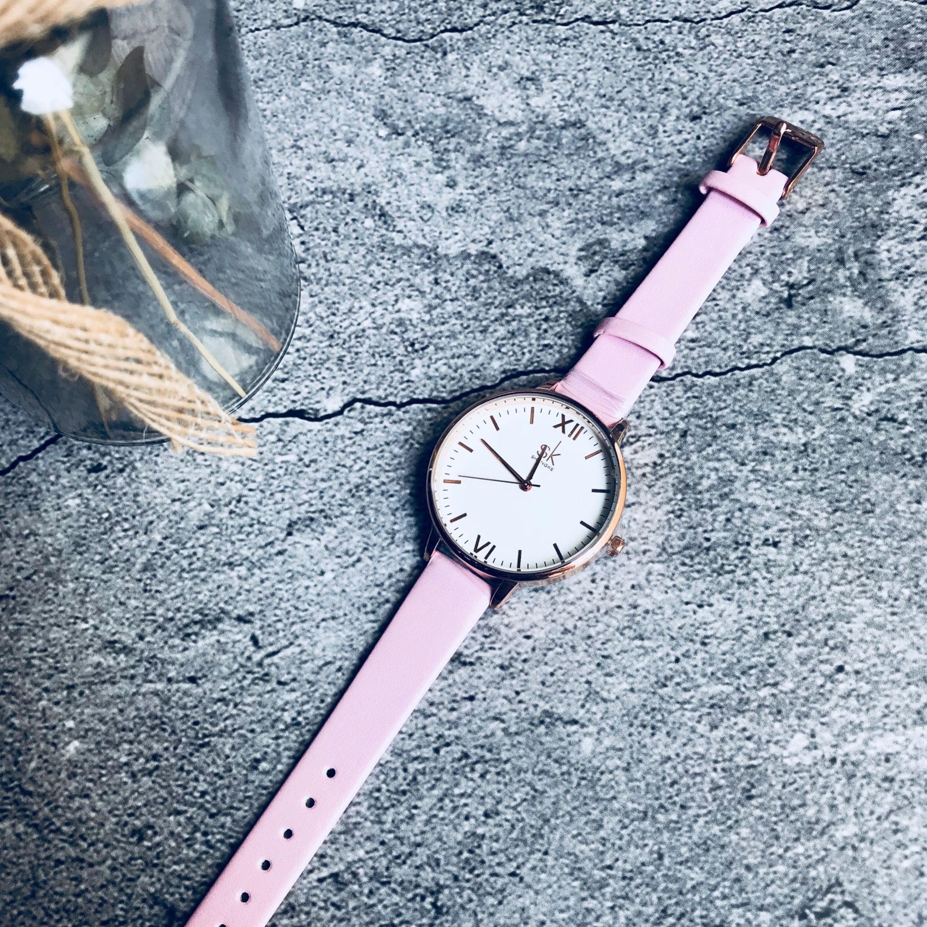Đồng hồ nữ dây da mặt tròn màu hồng sang chảnh SK ĐHĐ4007 