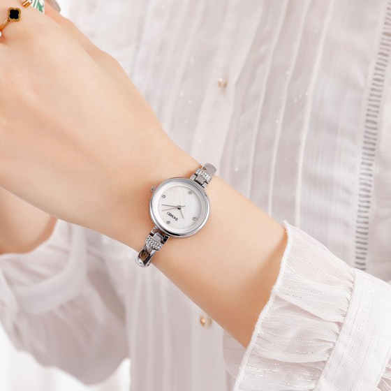 Đồng hồ nữ dạng lắc tay mặt nhỏ Skmei dây kim loại mặt tròn bạc thanh lịch ĐHĐ26001